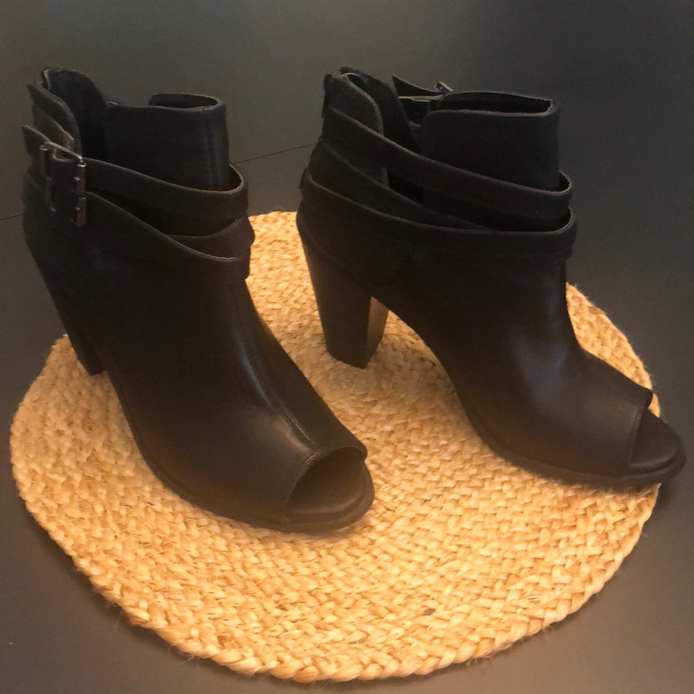 Simply Vera Peep-toe heeled leather booties